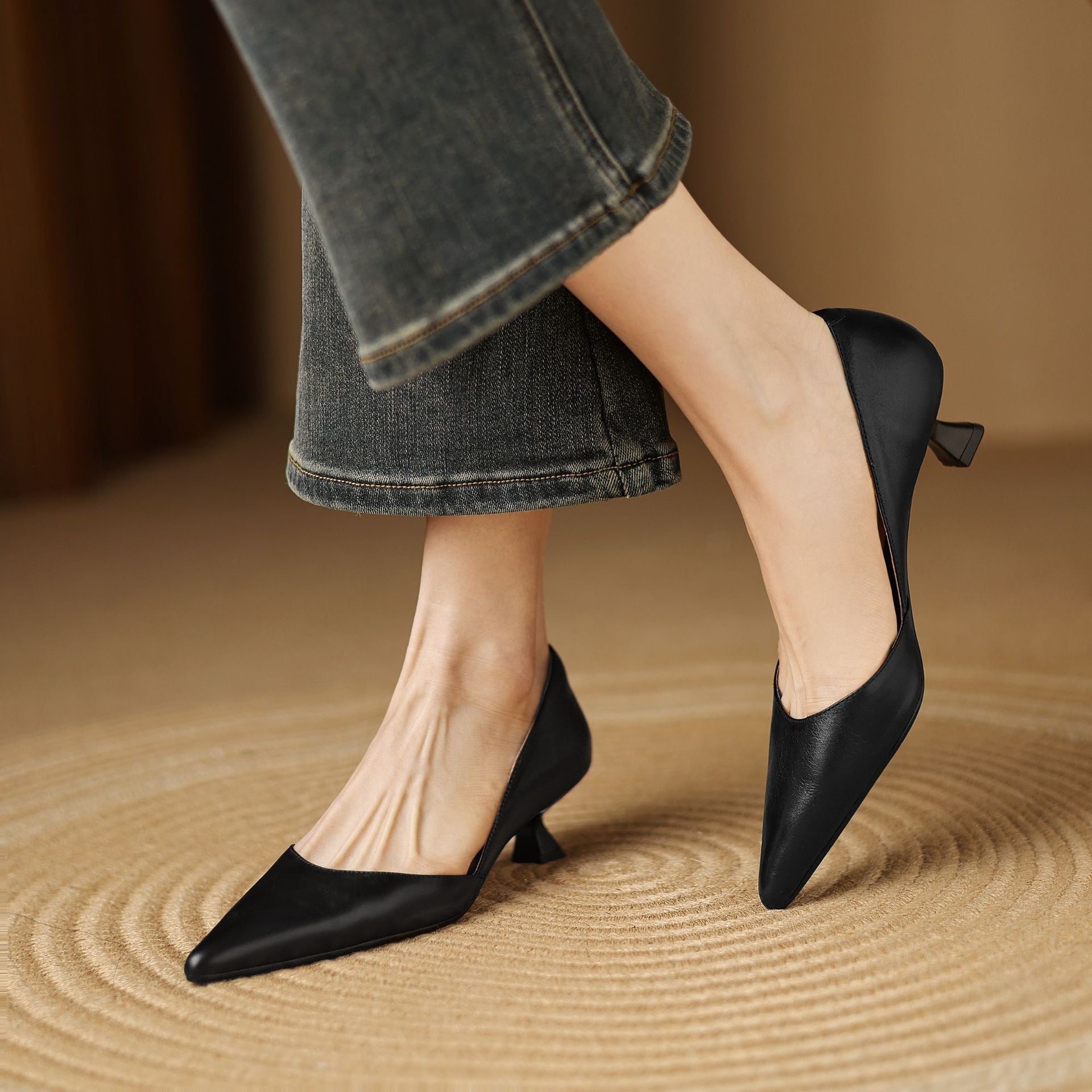 Ceyra Leather Kitten Heel Shoes